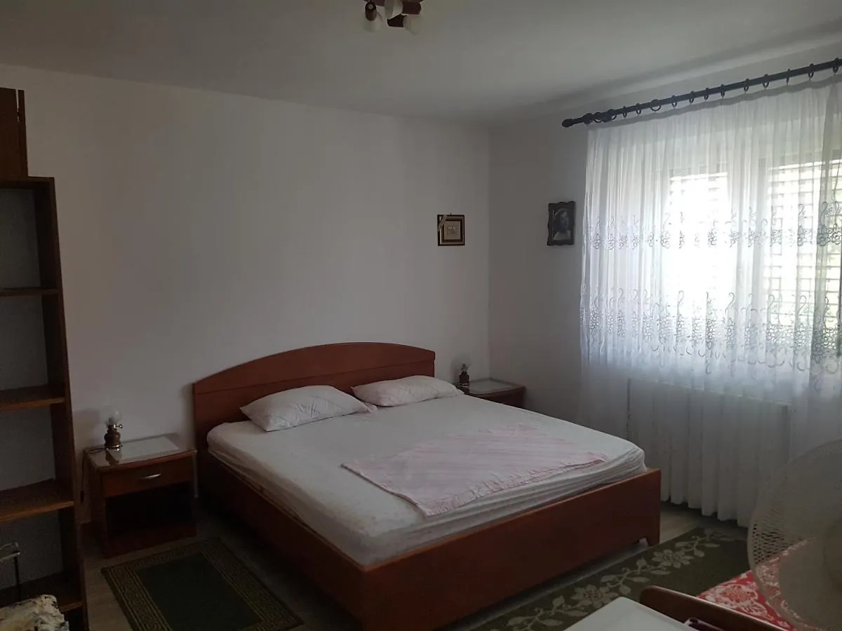 Maria Krstic Rooms 프레멘투라